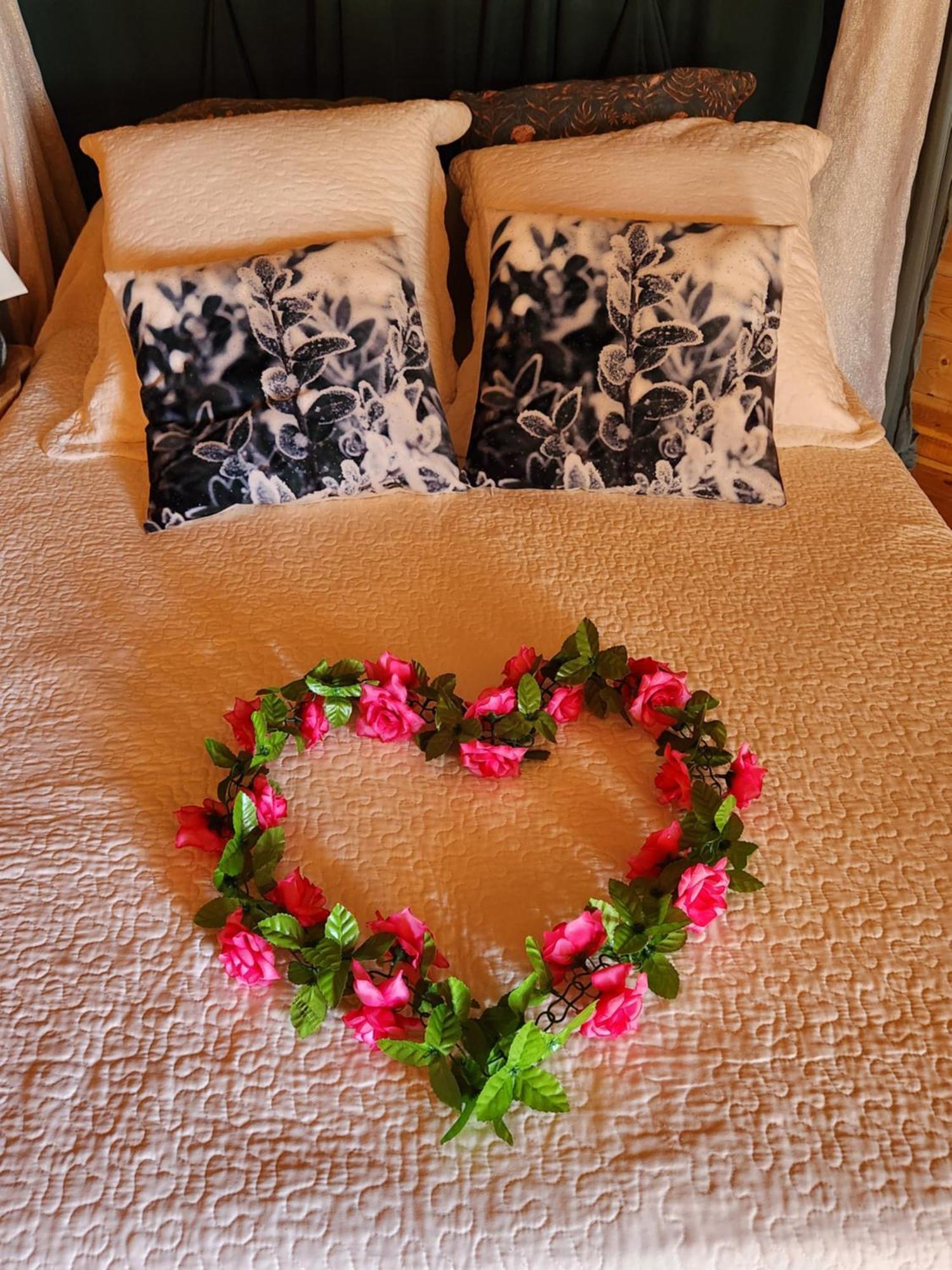 La Chaumiere Magique Des Elfes Et Ses Enigmes Bed & Breakfast Servas  ภายนอก รูปภาพ