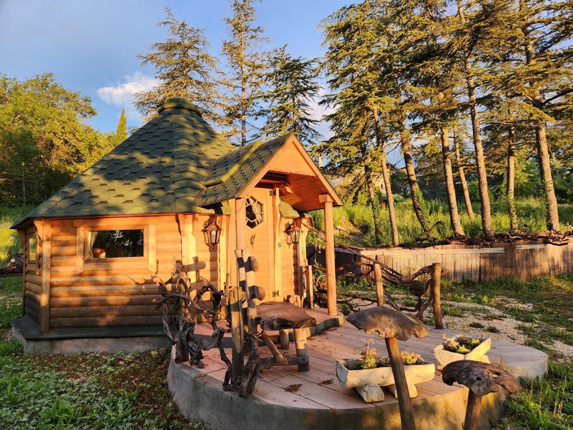 La Chaumiere Magique Des Elfes Et Ses Enigmes Bed & Breakfast Servas  ภายนอก รูปภาพ