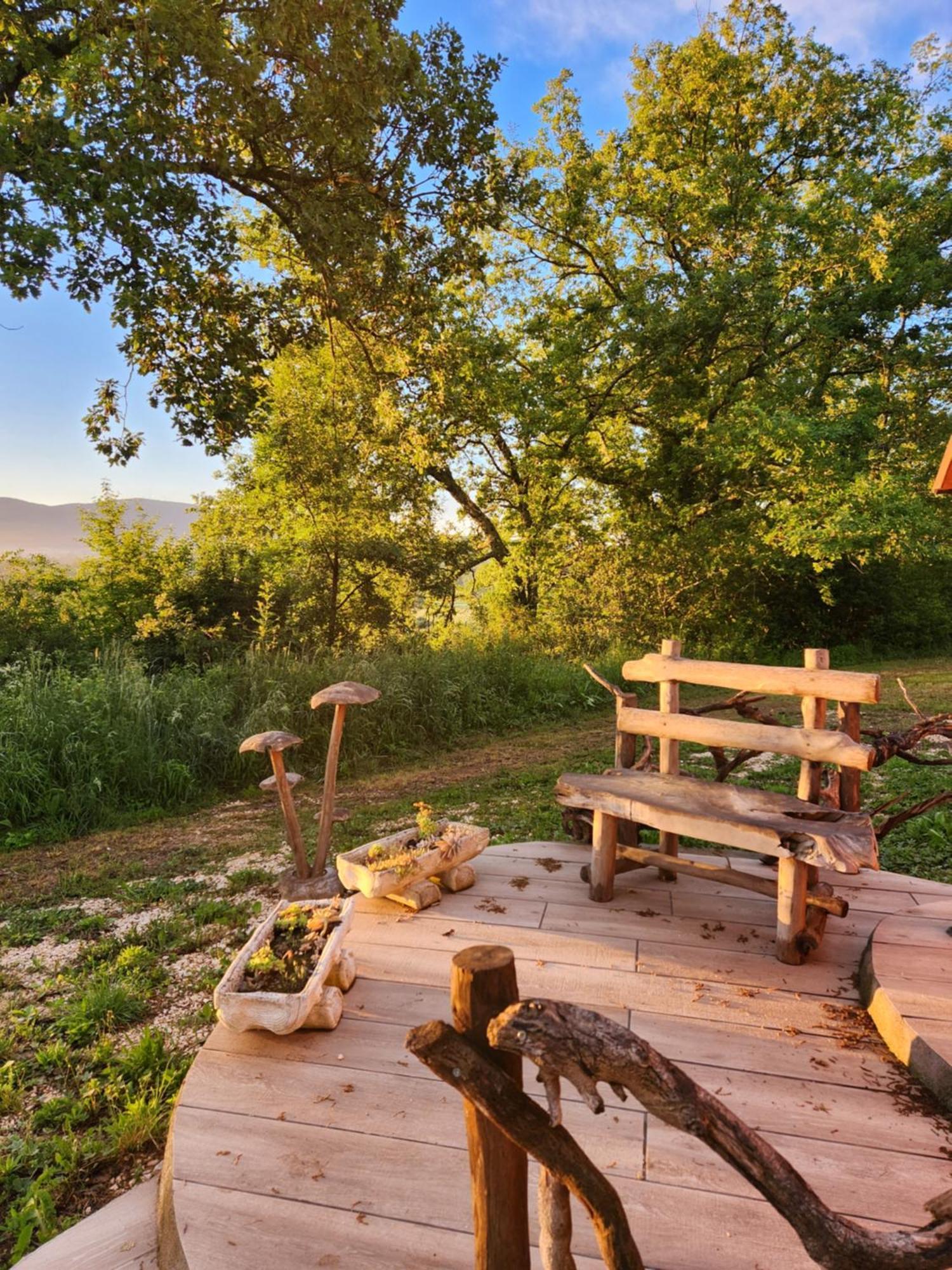 La Chaumiere Magique Des Elfes Et Ses Enigmes Bed & Breakfast Servas  ภายนอก รูปภาพ